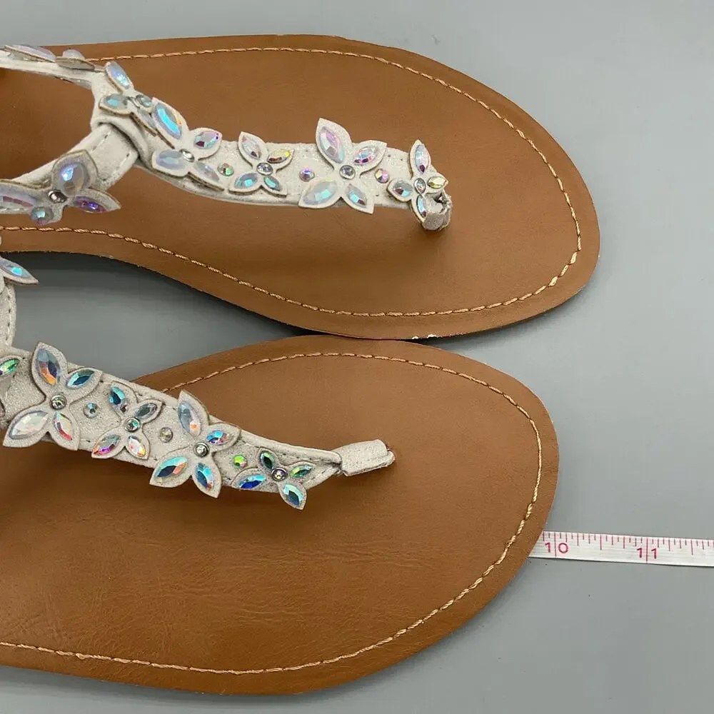 NEW Wild Pair Women’s Krisleyy Thong Sandals White Size 8.5M